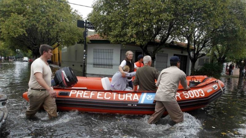 In Pictures Argentinas Deadly Floods Bbc News 