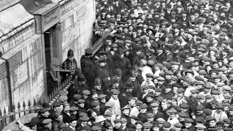 In pictures: Suffragettes capture the Monument - BBC News