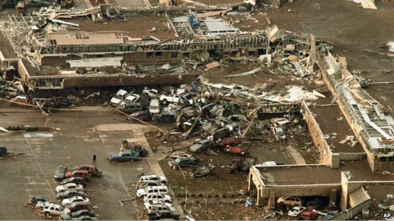 Oklahoma tornado: Dozens killed in Moore - BBC News