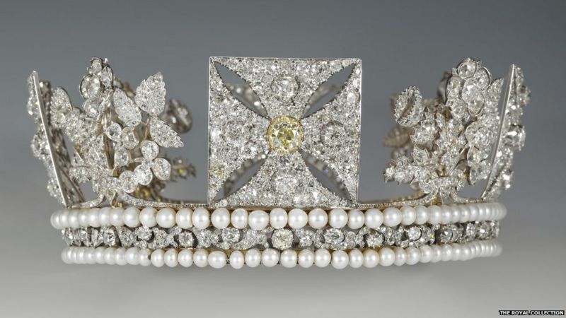 In Pictures: 1953 Coronation Artefacts To Be Displayed - BBC News