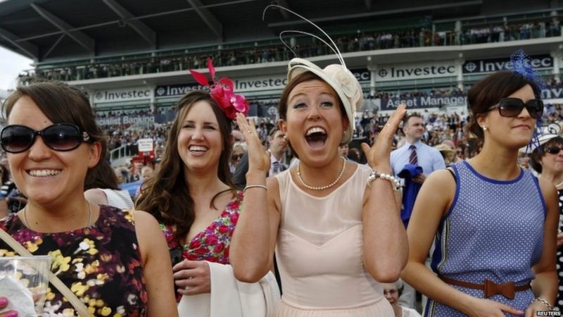 In Pictures: Ladies' Day at Epsom Derby Festival - BBC News