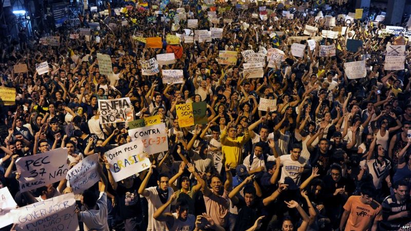 In pictures: Brazil protests - BBC News