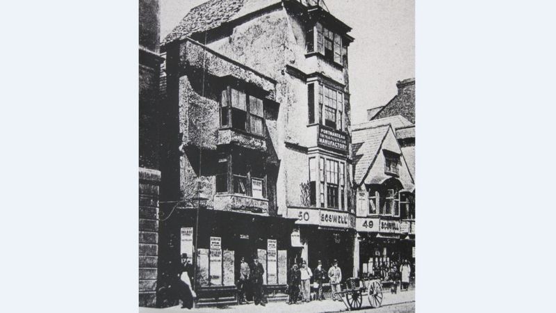 in-pictures-boswells-celebrates-275th-anniversary-bbc-news
