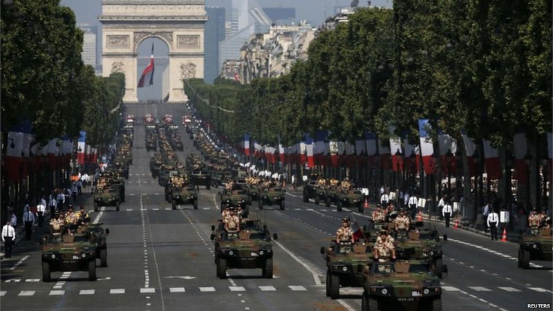 In pictures: Bastille Day - BBC News