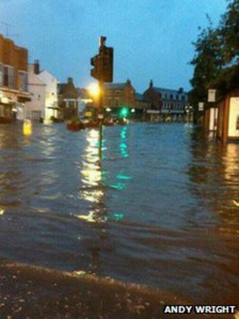 Market Harborough flash floods cleanup starts BBC News