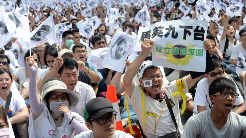 What unprecedented protest means for Taiwan - BBC News