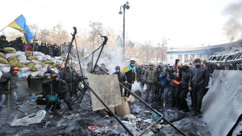 In pictures: Ukraine protests - BBC News