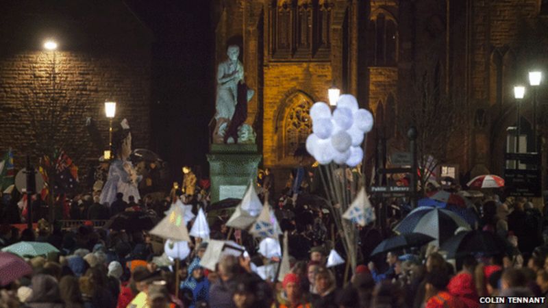 Dumfries Christmas Parade 2022 Big Burns Supper Dumfries crowd enjoys lantern parade BBC News Dumfries Christmas Parade 2022 Big Burns Supper Dumfries crowd enjoys lantern parade BBC News