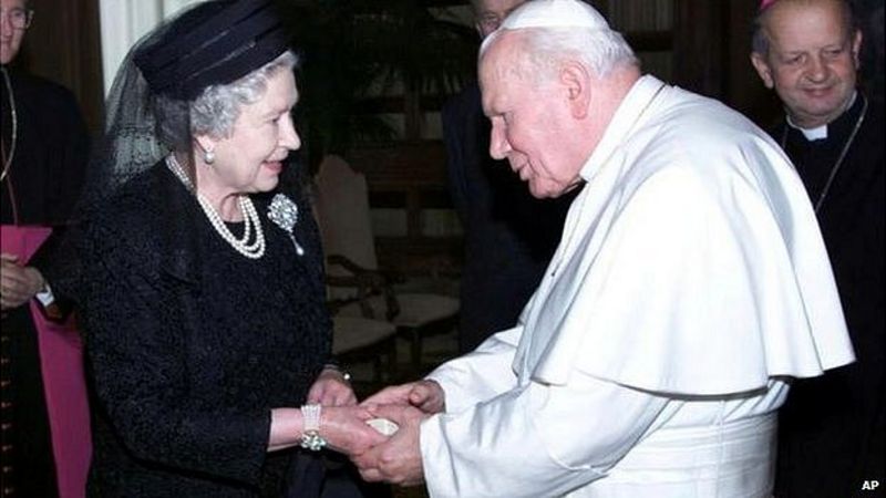 Queen To Meet Pope Francis In Rome Bbc News 9570