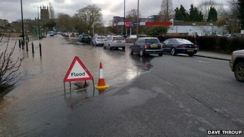 Worcester city centre roads closed 'for a week' by floods - BBC News