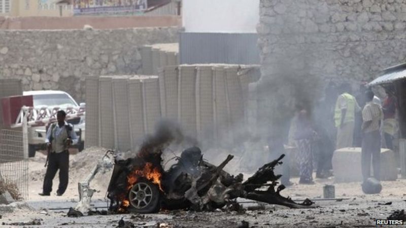 Somalia: Car Bomb Explodes Near Airport In Mogadishu - BBC News