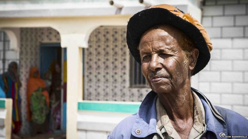 In pictures: Excavating past crimes in Somaliland - BBC News