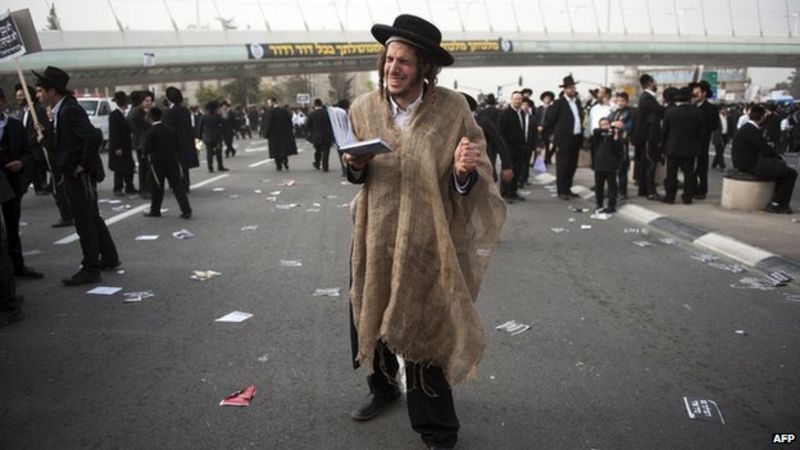 Israeli Ultra-Orthodox In Mass Rally Over Army Draft - BBC News