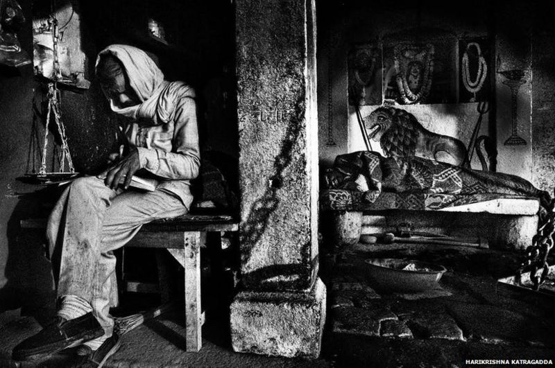 In pictures: India's ancient city of Varanasi - BBC News