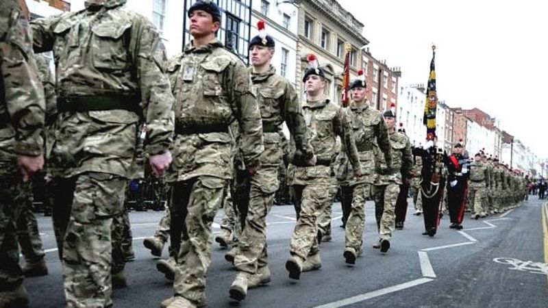 Royal Fusiliers honoured with Freedom of Warwickshire - BBC News