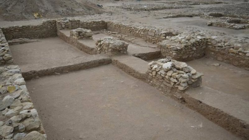 Lampeter-based archaeologists reveal Qatar's historic sites - BBC News