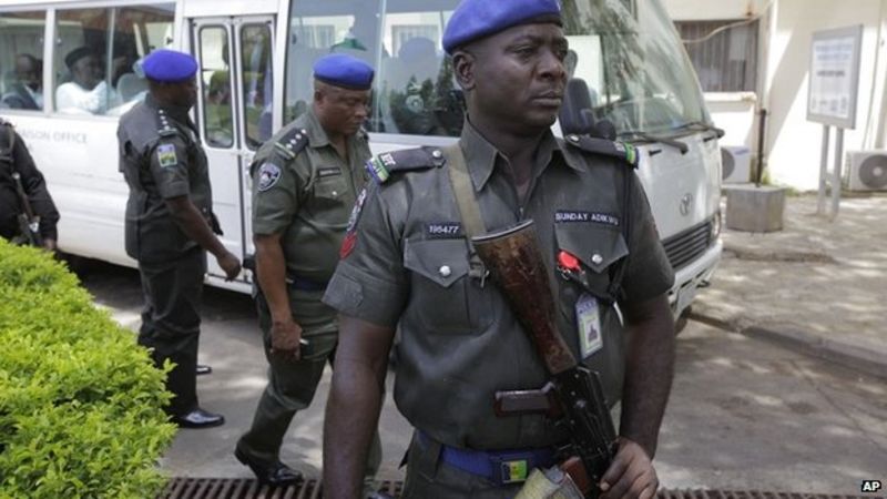 Abuja blast: Car bomb attack rocks Nigerian capital - BBC News