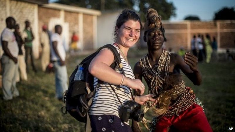 Killed photo journalist Camille Lepage was 'heroine' - BBC News