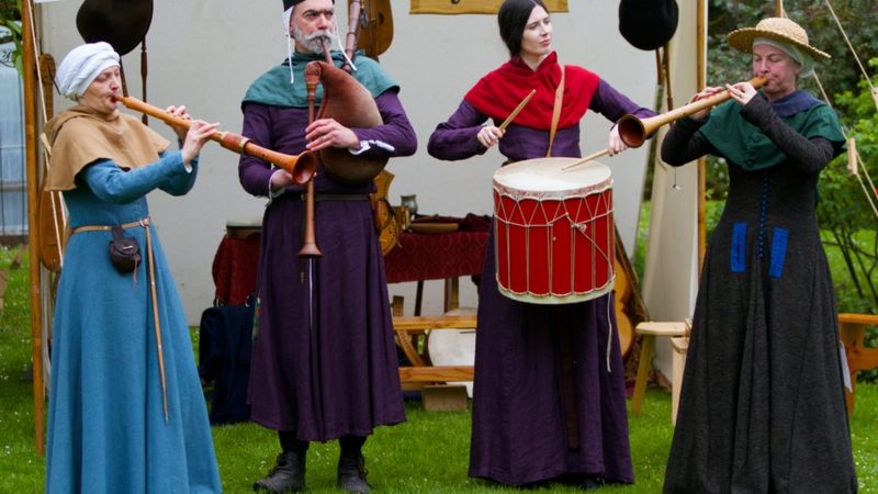 In Pictures: Traquair Medieval Fayre - Bbc News