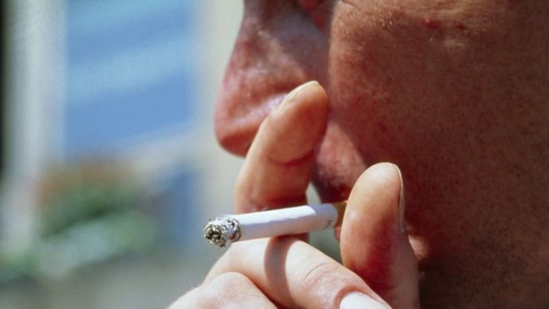 Smoking and breast cancer gene combine 'to raise risk' - BBC News