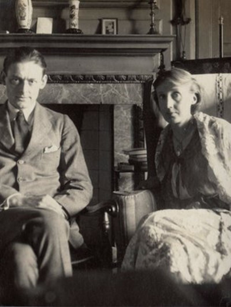 Virginia Woolf: Her life in pictures - BBC News