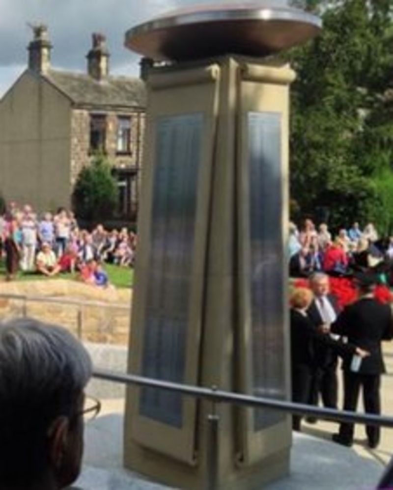 Bramley's new war memorial unveiled BBC News