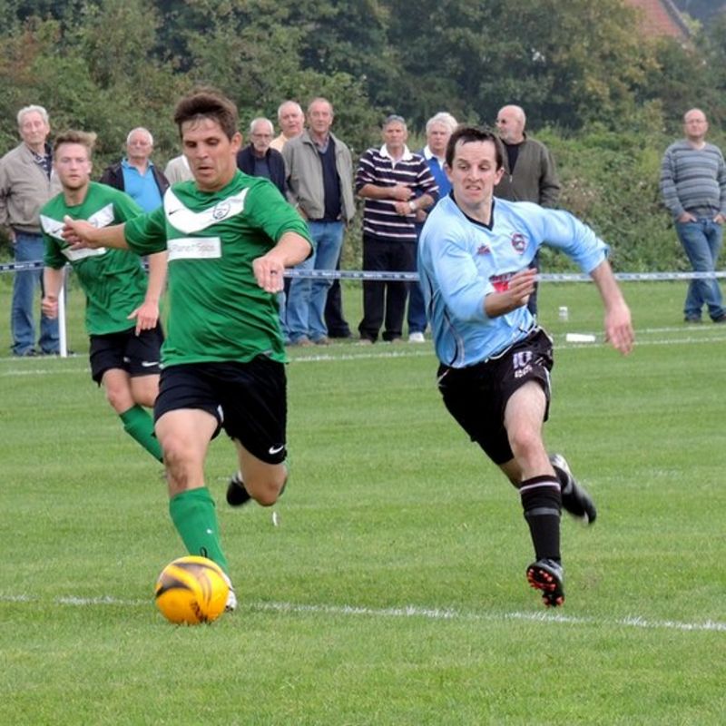 Bungay football crowd doubles with mushrooms 'incentive' - BBC News