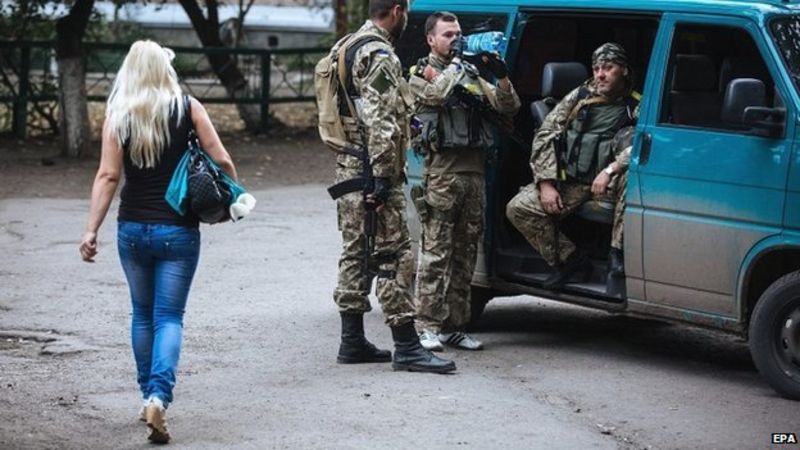 Ukraine Crisis Poroshenko Offers Rebels More Autonomy Bbc News