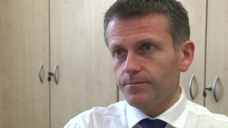 Jersey Treasury Minister faces no confidence vote - BBC News