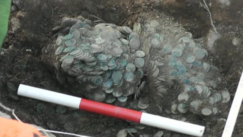 Roman Coin Hoard Unearthed At Reading Primary School - BBC News