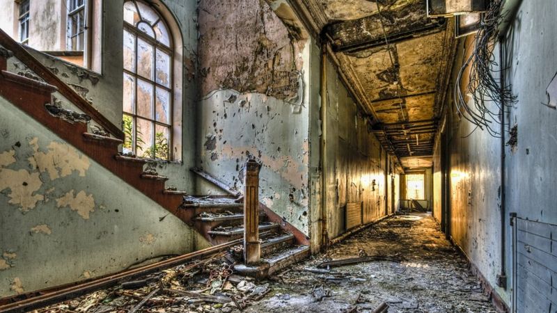 Urbex: Urban explorers reveal the beauty of the abandoned - BBC News