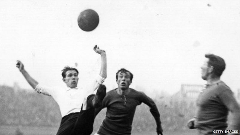 Derby County unveils plaque to players killed in WW1 - BBC News