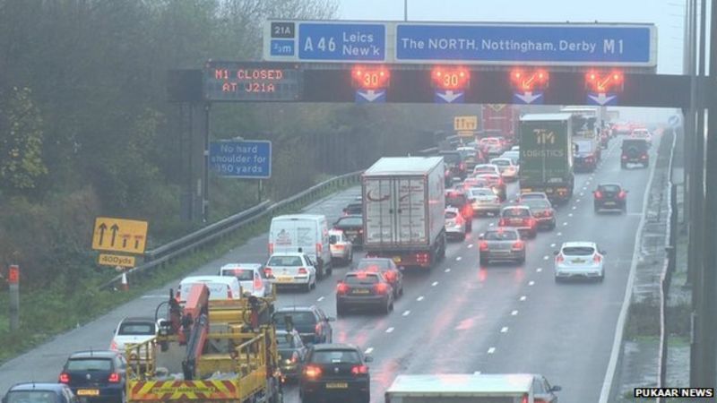 M1 Leicestershire crash: Man killed in eight-vehicle pile-up - BBC News