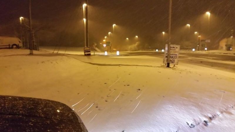 In pictures: Snow and ice hit parts of Lincolnshire - BBC News