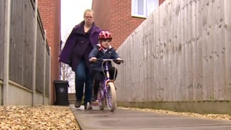 are bikes allowed on pavements
