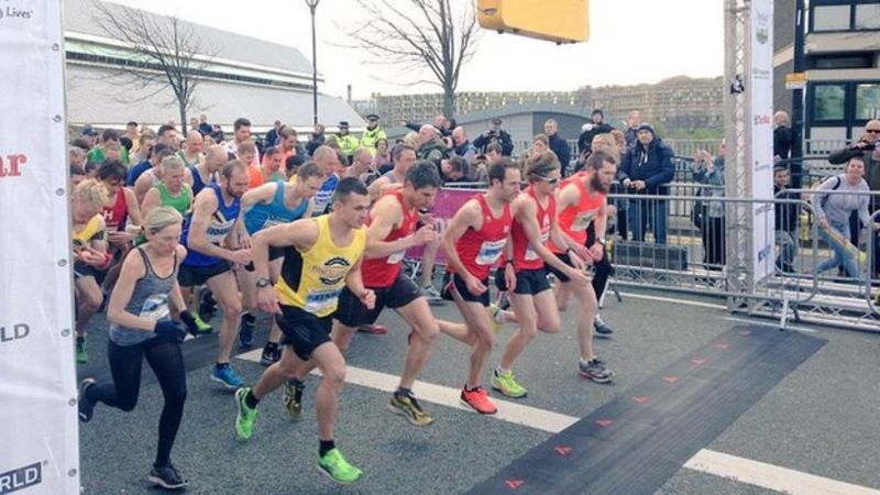 Sheffield's 2015 Yorkshire Half Marathon goes ahead - BBC News