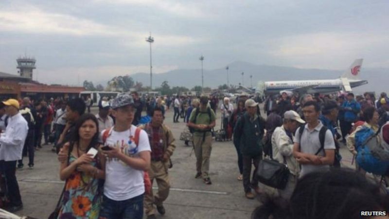 Nepal Earthquake: Hundreds Die, Many Feared Trapped - BBC News