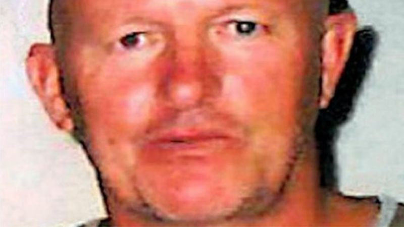 Worthing murder hunt man released on bail - BBC News