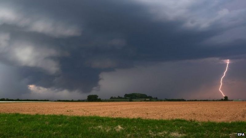 German hailstorm causes injuries - BBC News