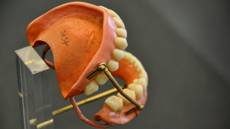 The dentures made from the teeth of dead soldiers at Waterloo - BBC News
