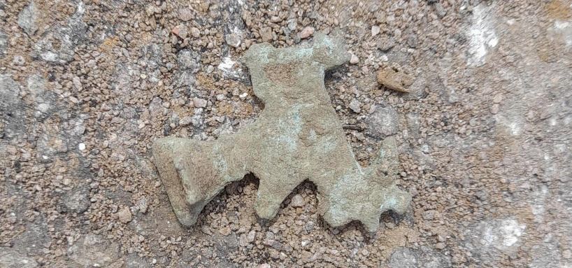 Thin stone shape on shingle path