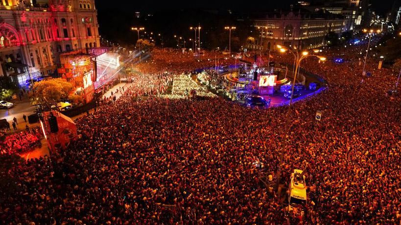 Fans gather in Madrid