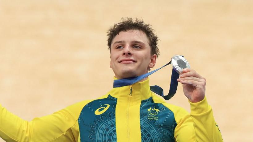 Matt Richardson celebrates winning silver in the individual sprint at the Paris Olympics