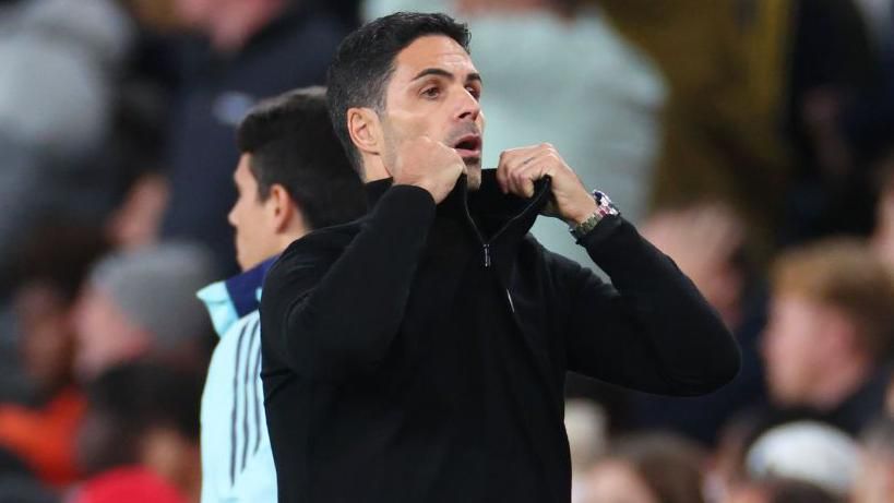 Arsenal manager Mikel Arteta is frustrated during the meeting with Liverpool at Emirates Stadium