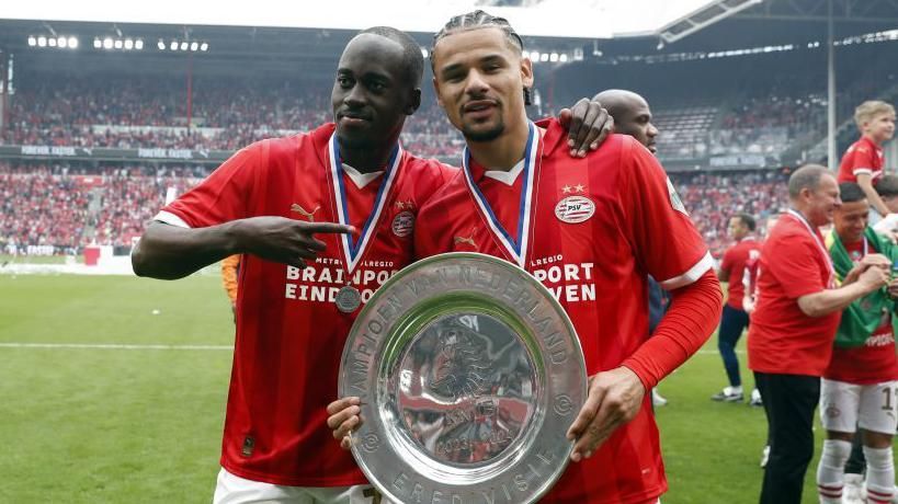 PSV duo Jordan Teze and Armando Obispo celebrate winning the league title