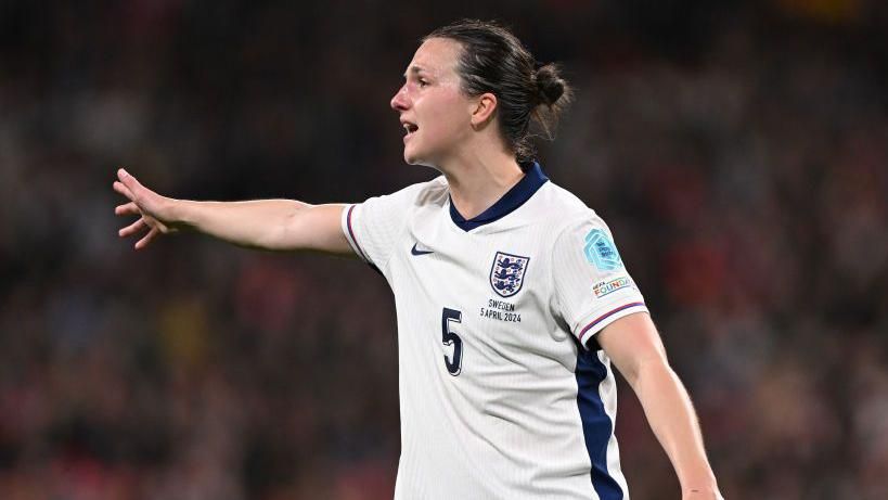 Lotte Wubben-Moy playing for England