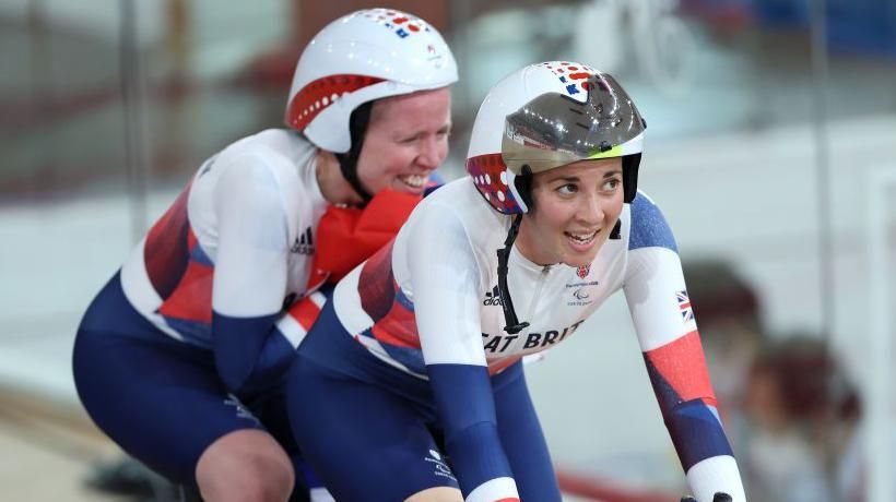 Lora Fachie and pilot Corrine Hall at the Tokyo Paralympics