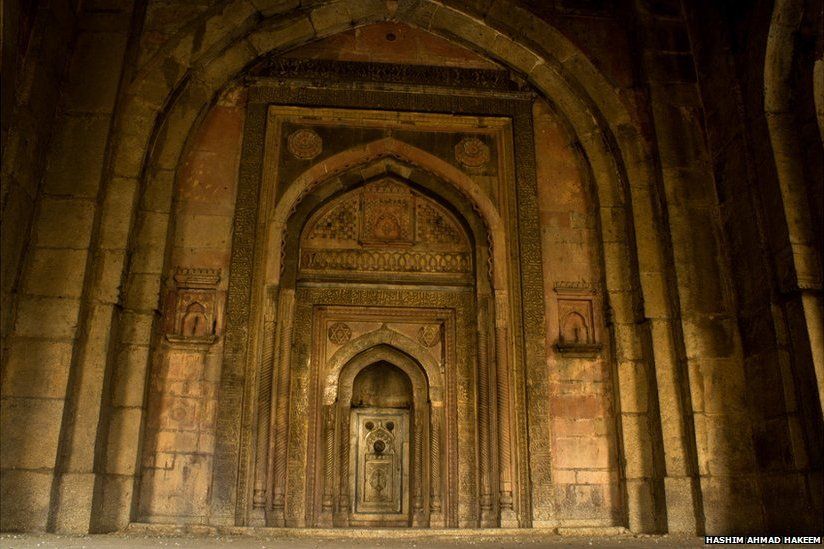 Central arch in Jamali Kamali Mosque and Tomb