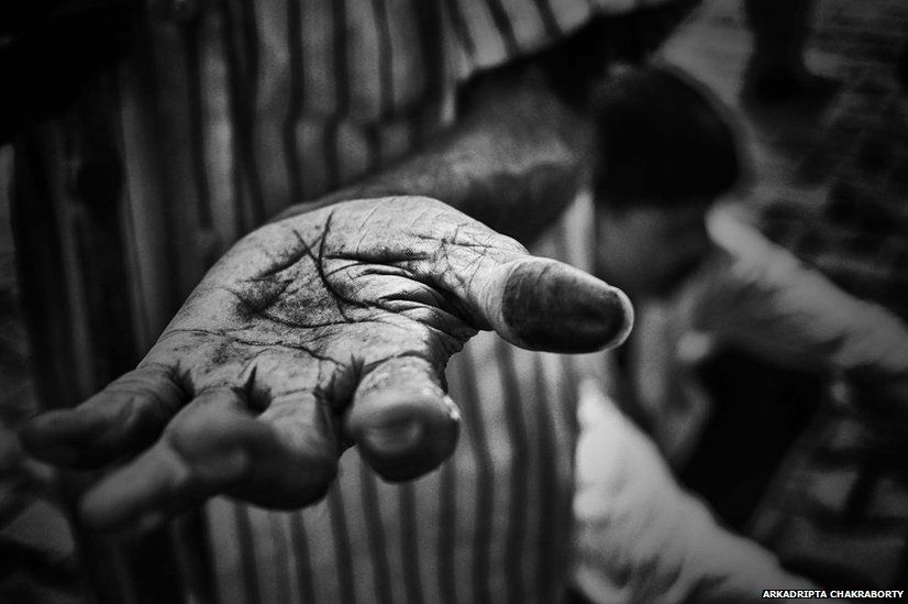 In pictures: India's 'living dead' - BBC News