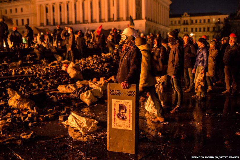 In pictures: Ukraine clashes - BBC News